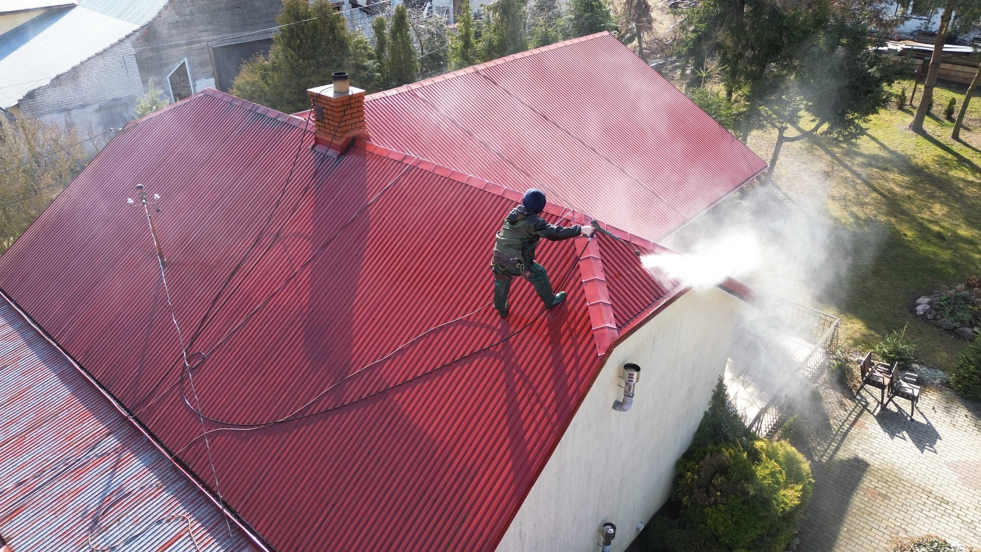 Mycie dachu blaszanego ciśnieniowo