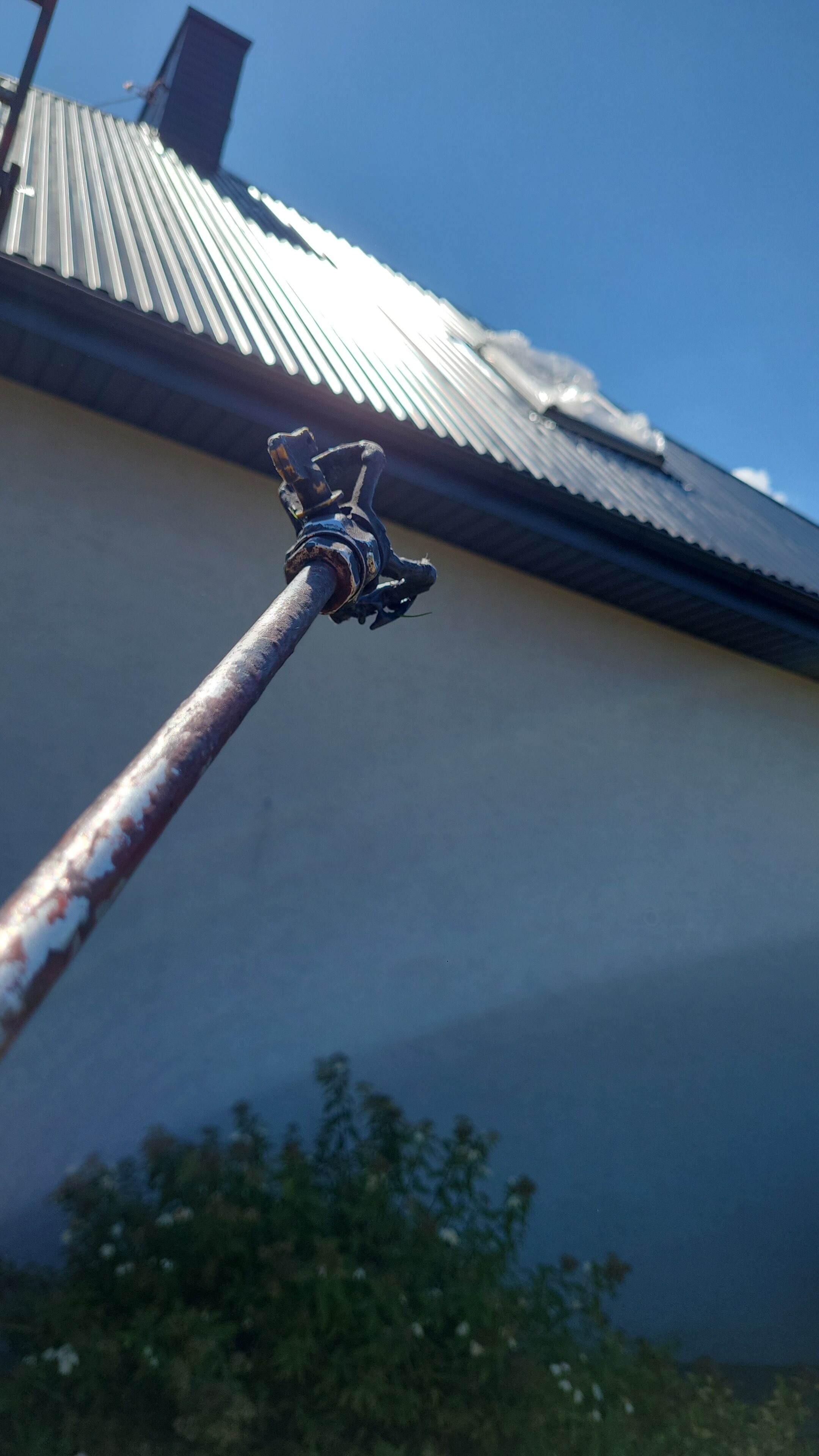 Malowanie dachu metodą natryskową